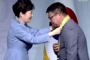 Единственный в России: президент Южной Кореи вручила орден «Камелии» жителю Уссурийска